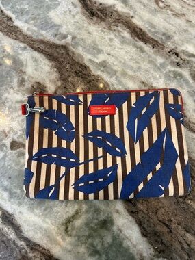 henri bendel Blue Leaf-Print Canvas Cosmetic Pouch missing zip pull wristlet